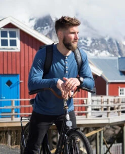 Organic Wool And Silk Longsleeve (Herre) -Osprey || Icebreaker || Patagonia Butikk 19 34691253b5 longsleeve blue man northern playground 3 full