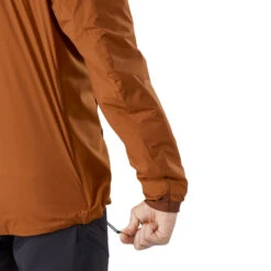 Arcteryx Atom LT Hoody Hettejakke (Herre) -Osprey || Icebreaker || Patagonia Butikk Arcteryx Atom LT Hoody Hettejakke Herre modell snorestrammer