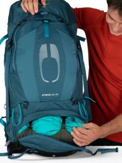 Osprey Atmos AG 65 Tursekk Herre -Osprey || Icebreaker || Patagonia Butikk Atmos 65L S22 Detail13 VenturiBlue web 41f28396 b5f5 45bf 8d31 44c2887e3511