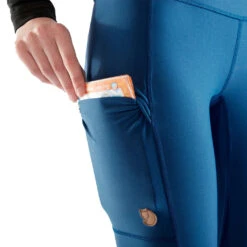 Abisko Trekking Turtights Dame -Osprey || Icebreaker || Patagonia Butikk Fjellreven Abisko Trekking Turtights Dame modell kartlomme detalj