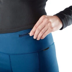 Abisko Trekking Turtights Dame -Osprey || Icebreaker || Patagonia Butikk Fjellreven Abisko Trekking Turtights Dame modell sikkerhetslomme detalj