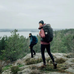 Abisko Trekking Turtights Dame -Osprey || Icebreaker || Patagonia Butikk Fjellreven Abisko Trekking Turtights Dame modell ute paa tur