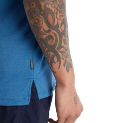 Icebreaker Sphere II SS T-skjorte (Herre) -Osprey || Icebreaker || Patagonia Butikk Icebreaker Sphere II SS Tskjorte Herre Azul modell nedekant detalj