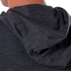 Icebreaker Descender LS Zip Hettegenser (Herre) -Osprey || Icebreaker || Patagonia Butikk Icebreaker Descender LS Zip Hood Hettegenser modell hette detalj