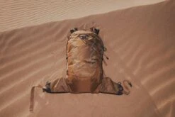 Osprey Talon Earth 22 Dagstursekk -Osprey || Icebreaker || Patagonia Butikk OE S22 Talon Earth SAND FINAL SELEZIONE05 web