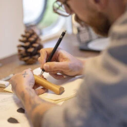 Opinel Escapade Edition N°08 Lommekniv (Elevation) -Osprey || Icebreaker || Patagonia Butikk Opinel Escapade Edition No 08 Lommekniv Elevation artist