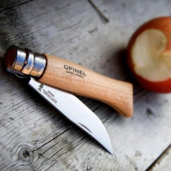 Opinel N°08 Stainless Steel Lommekniv 9 Opinel N°08 Stainless Steel Lommekniv -Osprey || Icebreaker || Patagonia Butikk Opinel No 08 Stainless Steel Lommekniv stemning eple
