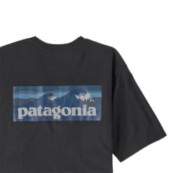 Patagonia Boardshort Logo Pocket Responsibili-Tee (Herre) -Osprey || Icebreaker || Patagonia Butikk Patagonia Boardshort Logo Pocket Responsibili Tee Ink Black