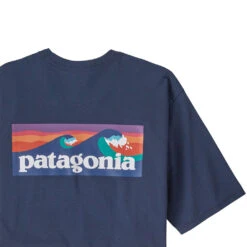Patagonia Boardshort Logo Pocket Responsibili-Tee (Herre) -Osprey || Icebreaker || Patagonia Butikk Patagonia Boardshort Logo Pocket Responsibili Tee Stone Blue