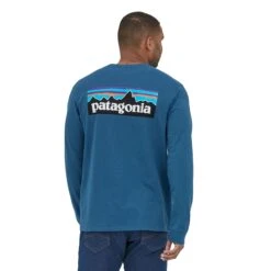 Patagonia L/S P-6 Logo Responsibili-Tee Longsleeve -Osprey || Icebreaker || Patagonia Butikk Patagonia LS P6 Logo Responsibili Tee Herre Wavy Blue modell bak
