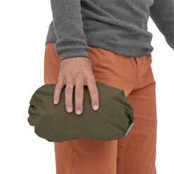 Patagonia Torrentshell 3L Jacket Regnjakke (Herre) -Osprey || Icebreaker || Patagonia Butikk Patagonia Torrentshell 3L Jacket Regnjakke Herre modell sammenpakket