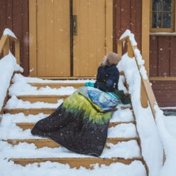 Rumpl The Original Puffy Blanket (Yosemite) -Osprey || Icebreaker || Patagonia Butikk Rumpl The Original Puffy Blanket Yosemite ute i snoen