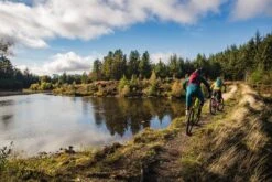 Osprey Siskin 12 Hydreringssekk Herre -Osprey || Icebreaker || Patagonia Butikk Siskin Salida Series Hero web