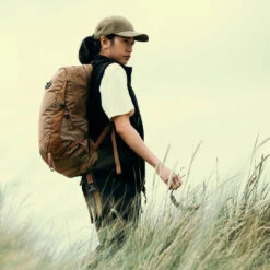 Osprey Talon Earth 22 Dagstursekk -Osprey || Icebreaker || Patagonia Butikk Talon Earth Desert Brown Unisex 01 web